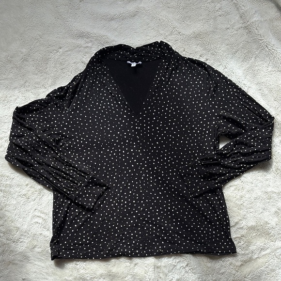 Reitmans Black Polka Dot V-Neck Top – Size M | Flirty Fit | Soft Stretch | - Picture 2 of 7